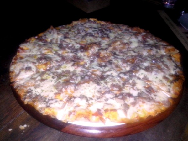 Pizza de Parma ao Pesto de Azeitonas Pretas da Vignoli Pizzaria em Salvador - Onde Comer em Salvador Blog de Gastronomia