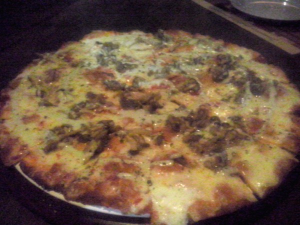 Pizza de Shimeji com Gorgonzola da Vignoli Pizzaria em Salvador - Onde Comer em Salvador Blog de Gastronomia