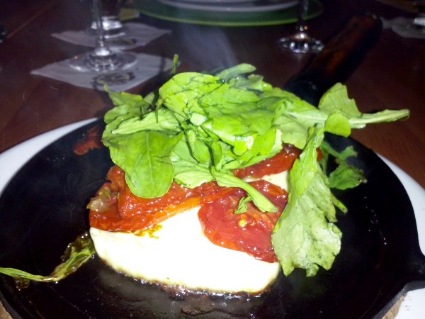 Queijo coalho com tomate e rúcula no restaurante Carro de Boi - Onde Comer em Salvador Blog de Gastronomia