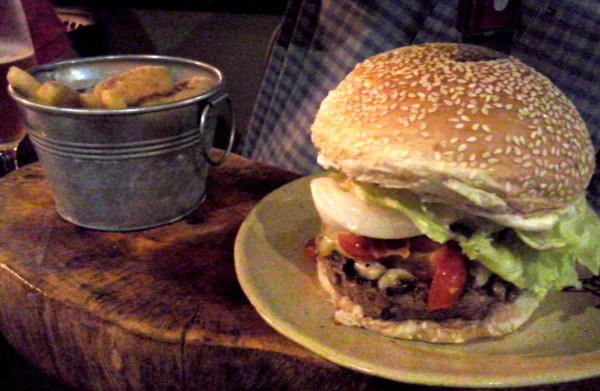 Hambúrguer Americano do Zaccaria Bar - Onde Comer em Salvador Blog de Gastronomia
