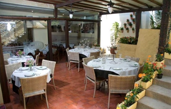 Varanda do restaurante italiano Di Liana - Onde Comer em Salvador Blog de Gastronomia (Foto: fan page do restaurante)