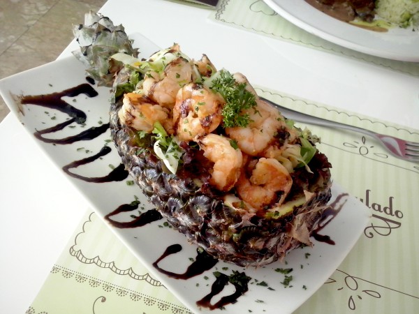 Salada de Abacaxi da doceria e restaurante Granulado Gourmet - Onde Comer em Salvador Blog de Gastronomia