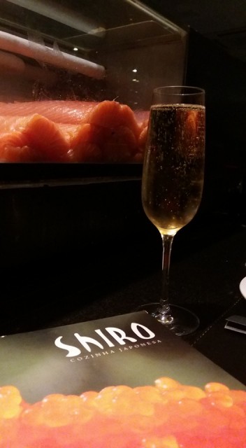 Taça de espumante do restaurante japonês Shiro - Onde Comer em Salvador Blog de Gastronomia