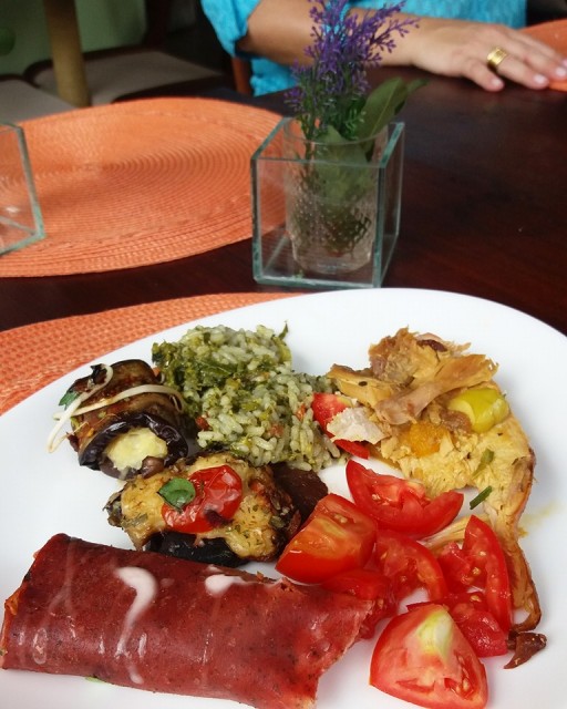 Mix do buffet do restaurante Saúde Brasil - Onde Comer em Salvador Blog de Gastronomia